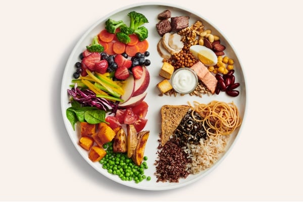 Prenez l’habitude de manger des légumes, des fruits, des grains entiers et des aliments protéinés